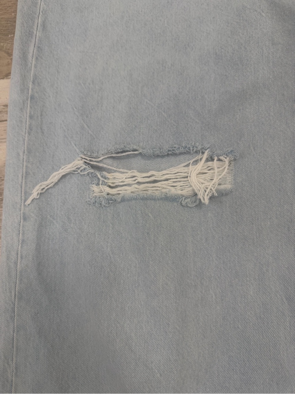 NWT H&M &Denim Light Wash Baggy Distressed Jeans Size 12 Wide Leg Y2K - Picture 8 of 12